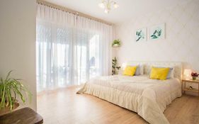 Spacious Apartment By The Sea 8+4